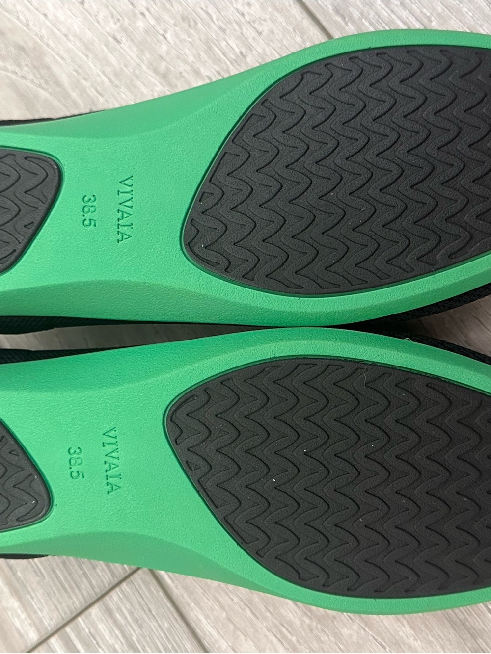 VIVAIA Black Claire walker Knit Slip-On Ballet Flats with Green Cushion Insole - Picture 2 of 4